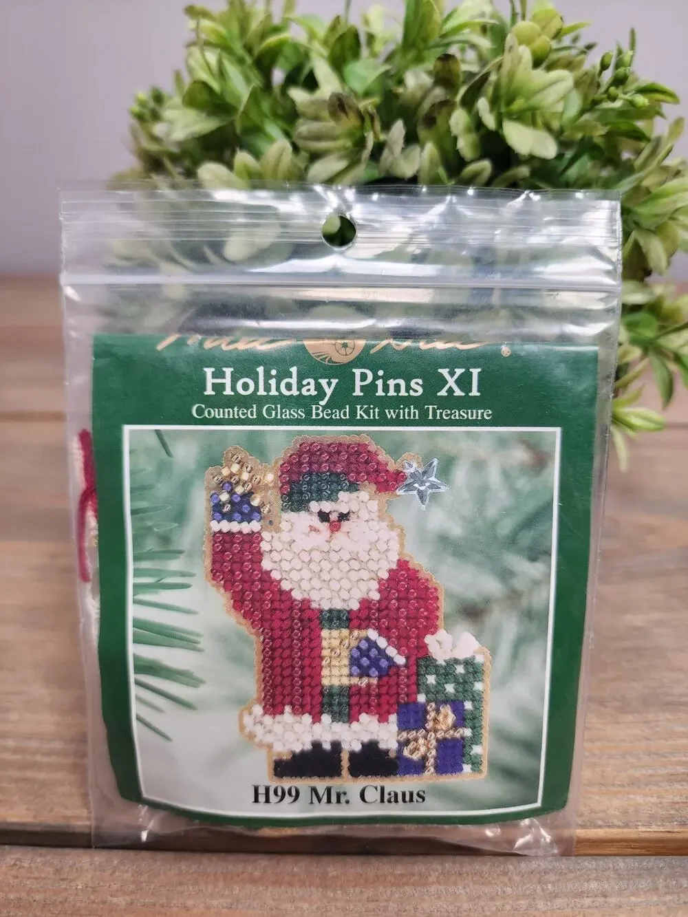Mill Hill Counted Cross Stitch H99 Mr Claus Holiday Pins XI Glass Beads
